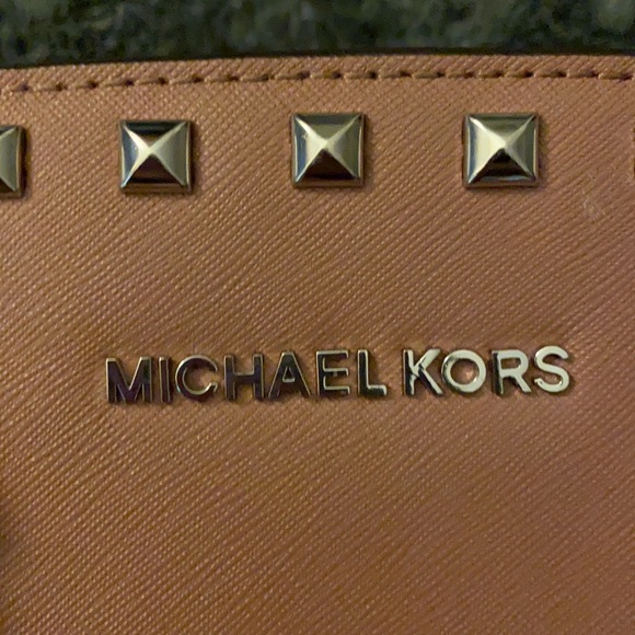 ❣️SOLD❣️Michael Kors Studded Selma Purse - Picture 2 of 6
